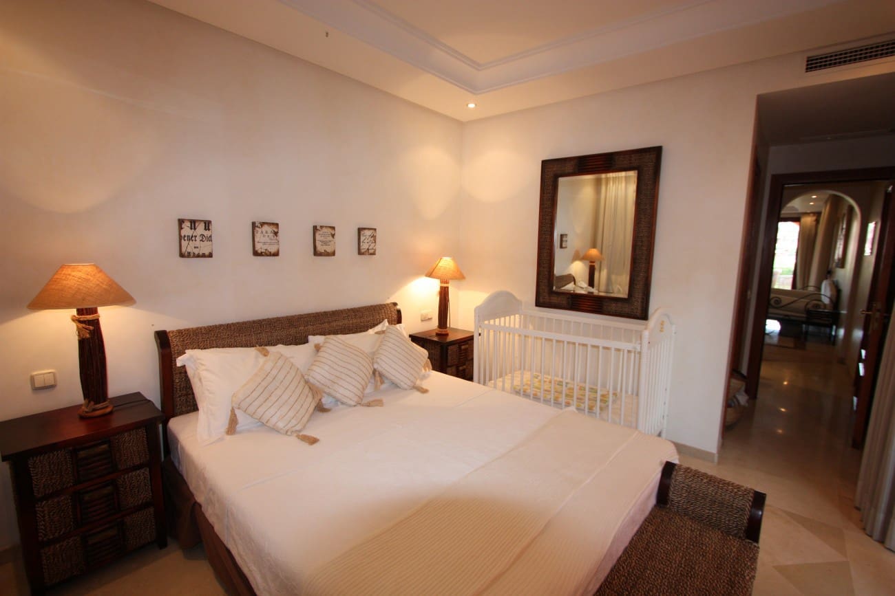 Apartamento de 3 habitaciones en Estepona en venta con piscina - 695.000 € (Ref: 7543857)