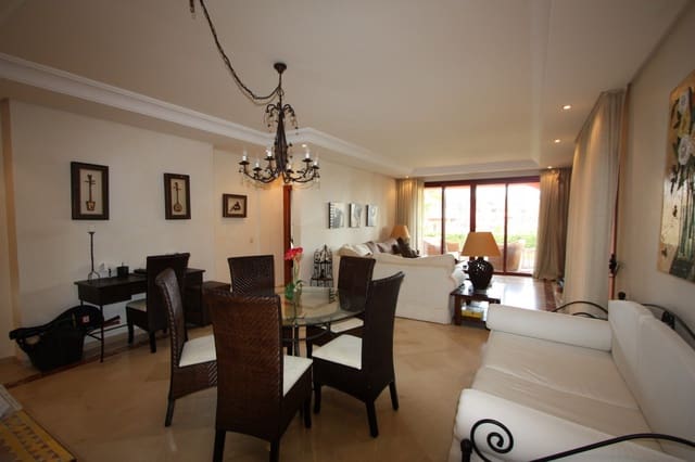 Apartamento de 3 habitaciones en Estepona en venta con piscina - 695.000 € (Ref: 7543857)