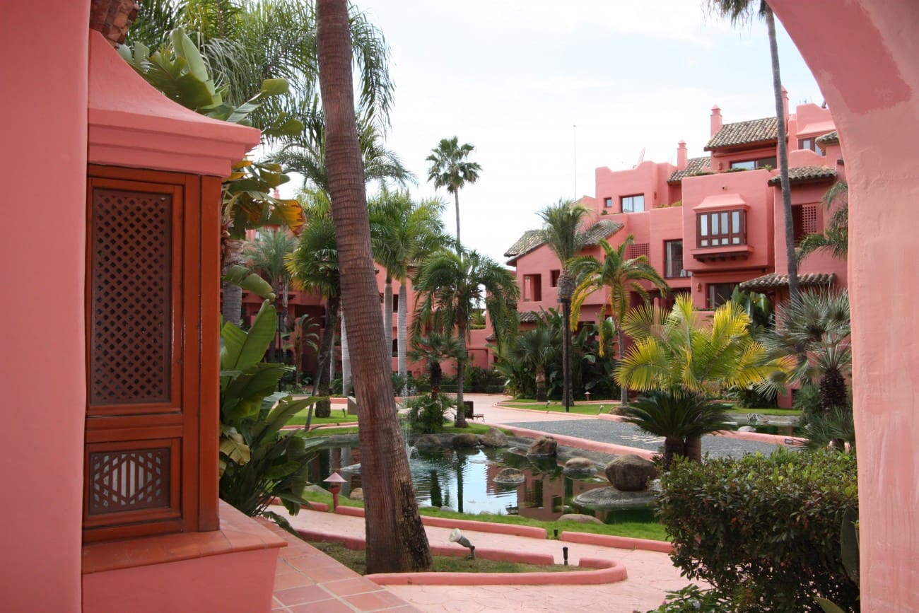 Apartamento de 3 habitaciones en Estepona en venta con piscina - 695.000 € (Ref: 7543857)