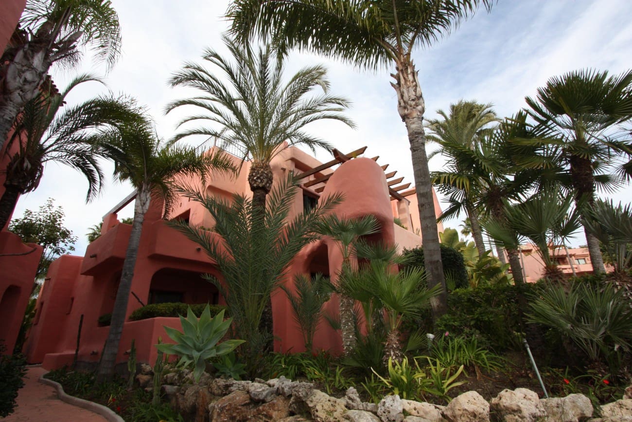 Apartamento de 3 habitaciones en Estepona en venta con piscina - 695.000 € (Ref: 7543857)