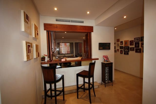 Apartamento de 3 habitaciones en Estepona en venta con piscina - 695.000 € (Ref: 7543857)