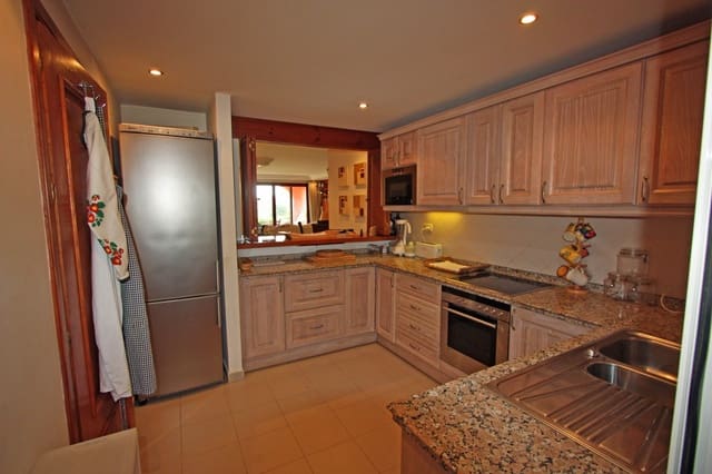 Apartamento de 3 habitaciones en Estepona en venta con piscina - 695.000 € (Ref: 7543857)