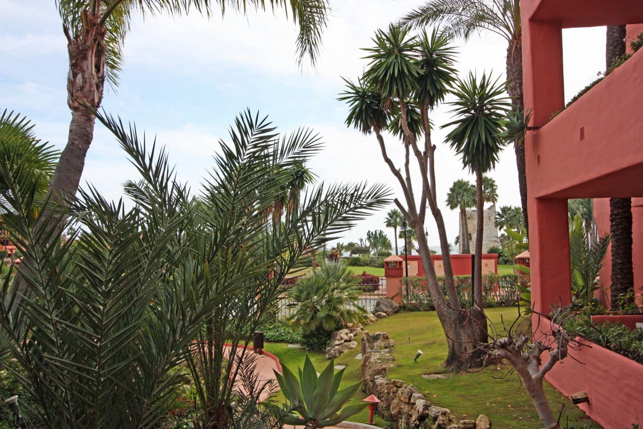 Apartamento de 3 habitaciones en Estepona en venta con piscina - 695.000 € (Ref: 7543857)