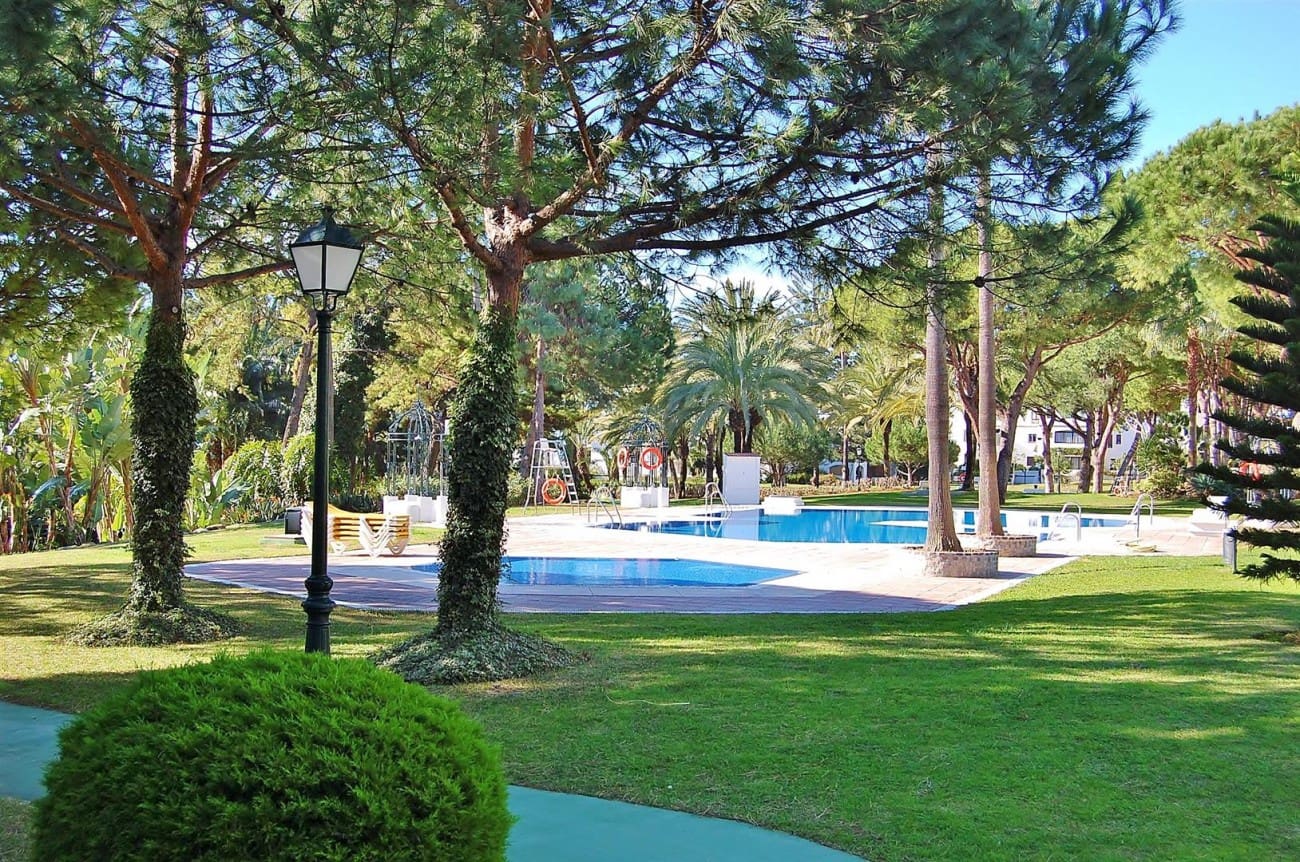 2 slaapkamer Appartement te koop in Marbella met zwembad - € 895.000 (Ref: 7543859)