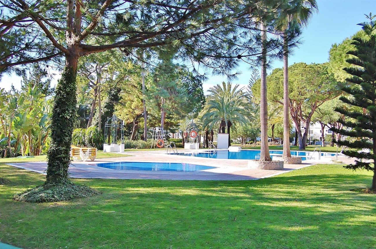 2 slaapkamer Appartement te koop in Marbella met zwembad - € 895.000 (Ref: 7543859)