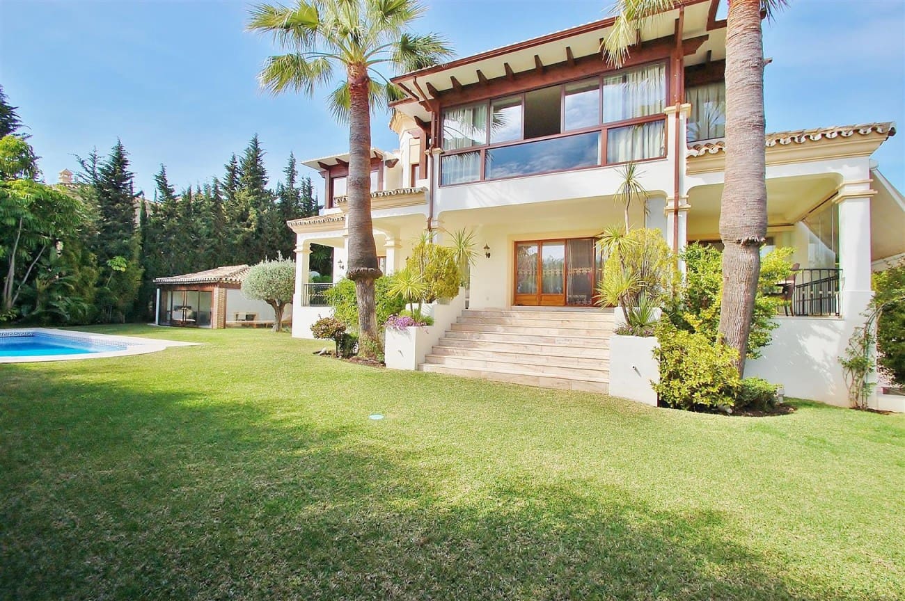 Chalet de 4 habitaciones en Marbella en venta con piscina - 3.300.000 € (Ref: 7543860)