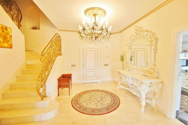 Chalet de 4 habitaciones en Marbella en venta con piscina - 3.300.000 € (Ref: 7543860)