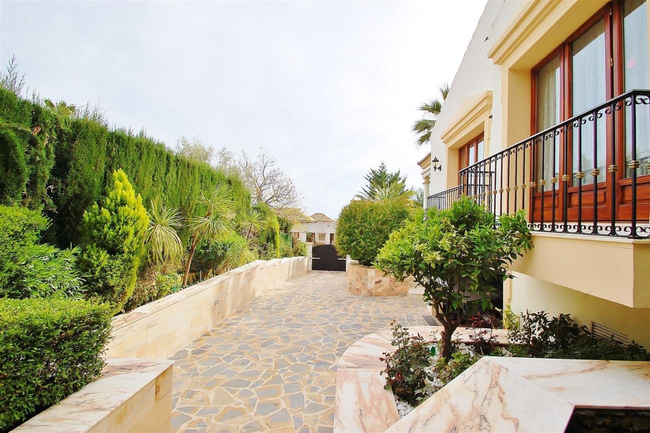 Chalet de 4 habitaciones en Marbella en venta con piscina - 3.300.000 € (Ref: 7543860)