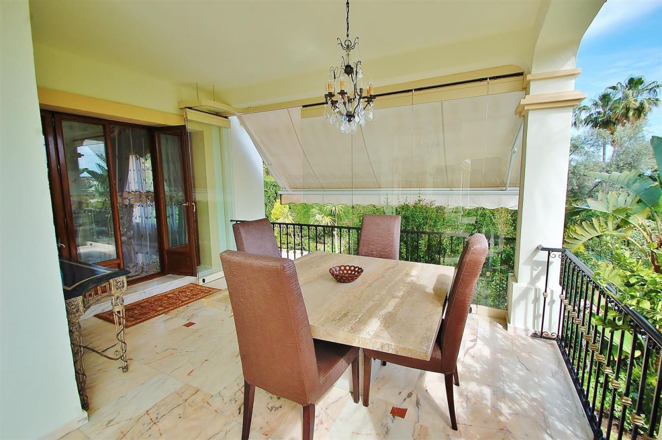 Chalet de 4 habitaciones en Marbella en venta con piscina - 3.300.000 € (Ref: 7543860)