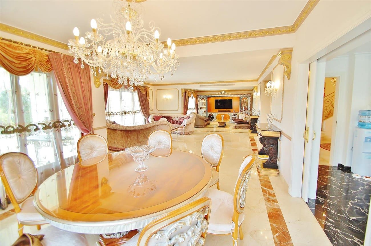 Chalet de 4 habitaciones en Marbella en venta con piscina - 3.300.000 € (Ref: 7543860)