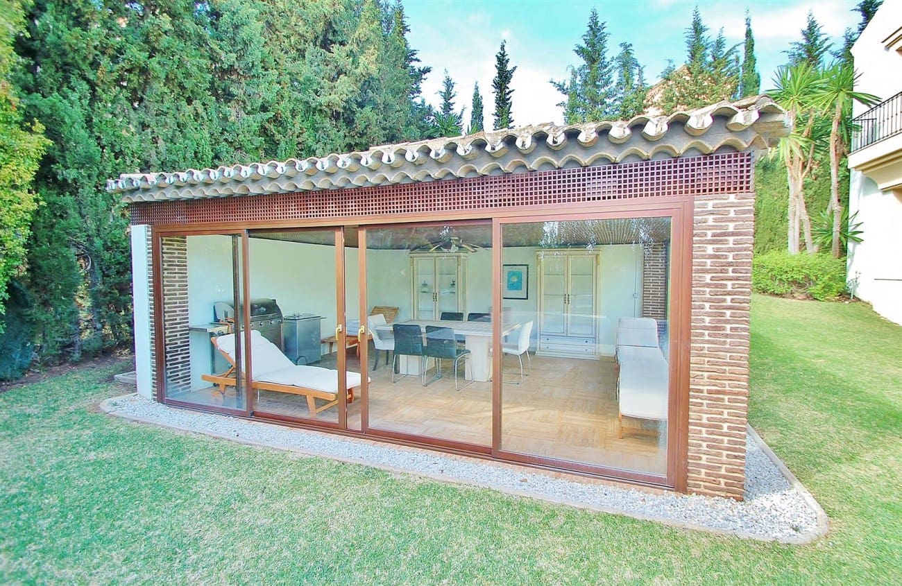 Chalet de 4 habitaciones en Marbella en venta con piscina - 3.300.000 € (Ref: 7543860)