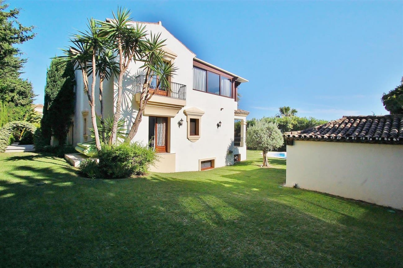 Chalet de 4 habitaciones en Marbella en venta con piscina - 3.300.000 € (Ref: 7543860)