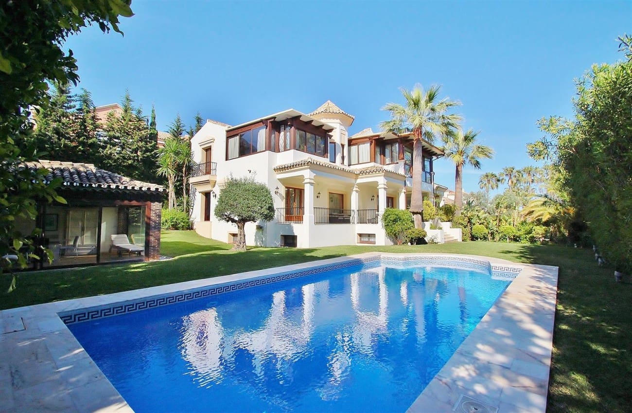 Chalet de 4 habitaciones en Marbella en venta con piscina - 3.300.000 € (Ref: 7543860)