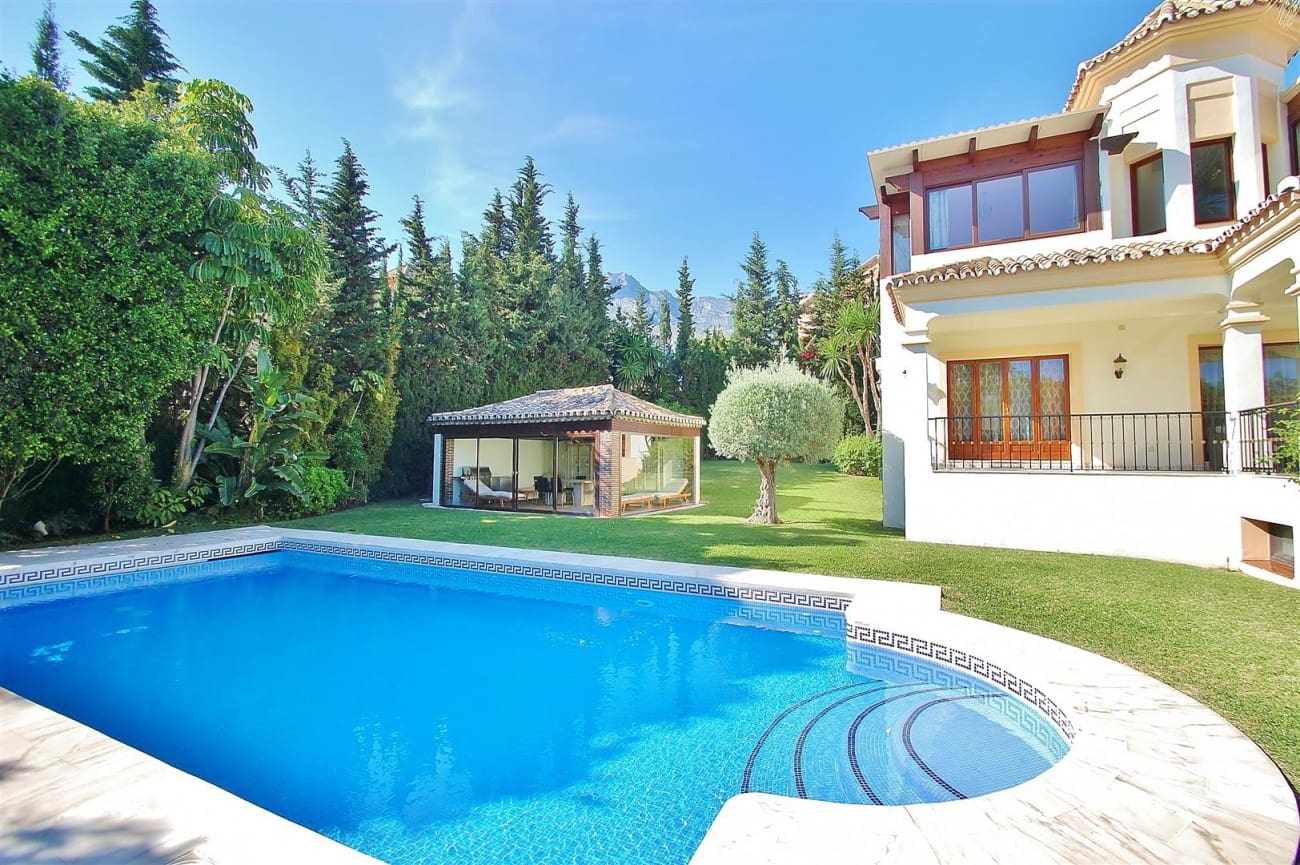 Chalet de 4 habitaciones en Marbella en venta con piscina - 3.300.000 € (Ref: 7543860)