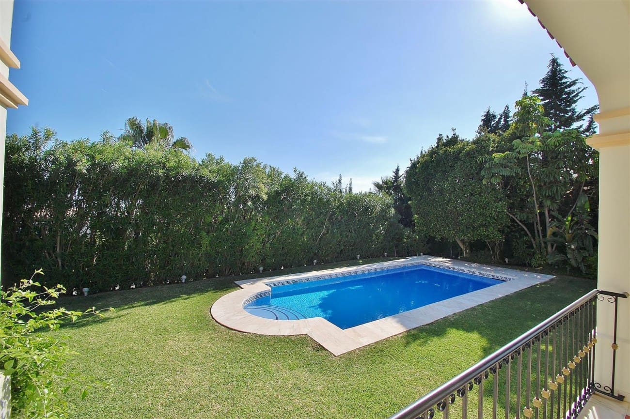 Chalet de 4 habitaciones en Marbella en venta con piscina - 3.300.000 € (Ref: 7543860)