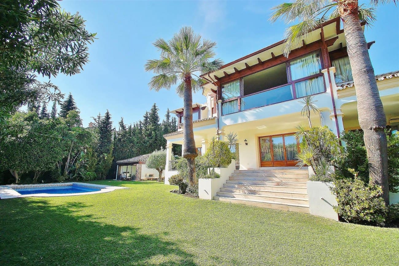 Chalet de 4 habitaciones en Marbella en venta con piscina - 3.300.000 € (Ref: 7543860)