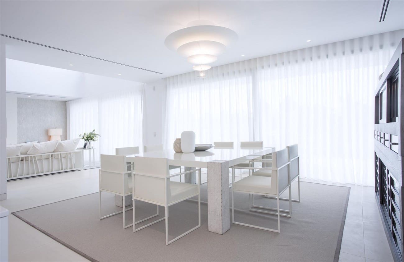 5 bedroom Villa for sale in Estepona with pool - € 1,850,000 (Ref: 7543865)