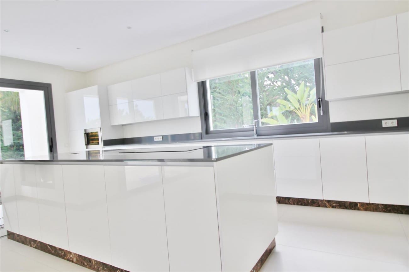 6 makuuhuone Huvila myytävänä paikassa Marbella mukana uima-altaan - 3 350 000 € (Ref: 7543866)