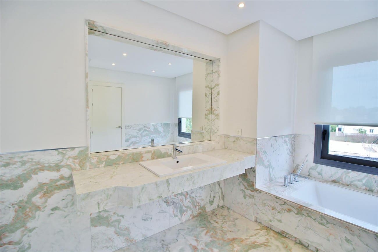 6 makuuhuone Huvila myytävänä paikassa Marbella mukana uima-altaan - 3 350 000 € (Ref: 7543866)