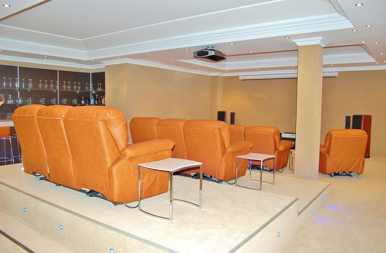 Chalet de 7 habitaciones en Marbella en venta con piscina - 5.950.000 € (Ref: 7552399)