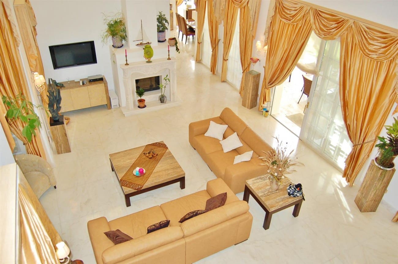 Chalet de 7 habitaciones en Marbella en venta con piscina - 5.950.000 € (Ref: 7552399)