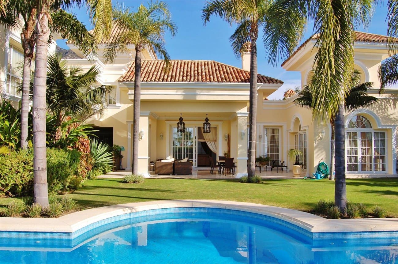 Chalet de 7 habitaciones en Marbella en venta con piscina - 5.950.000 € (Ref: 7552399)