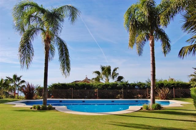 Chalet de 7 habitaciones en Marbella en venta con piscina - 5.950.000 € (Ref: 7552399)