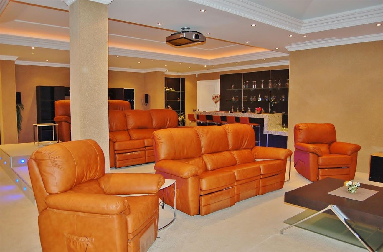 Chalet de 7 habitaciones en Marbella en venta con piscina - 5.950.000 € (Ref: 7552399)