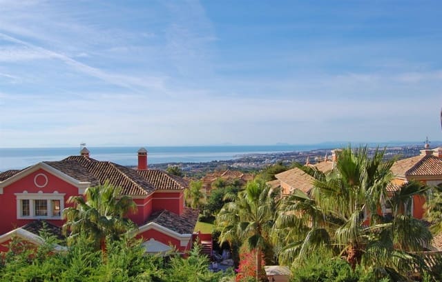 Chalet de 7 habitaciones en Marbella en venta con piscina - 5.950.000 € (Ref: 7552399)