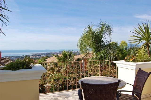 Chalet de 7 habitaciones en Marbella en venta con piscina - 5.950.000 € (Ref: 7552399)