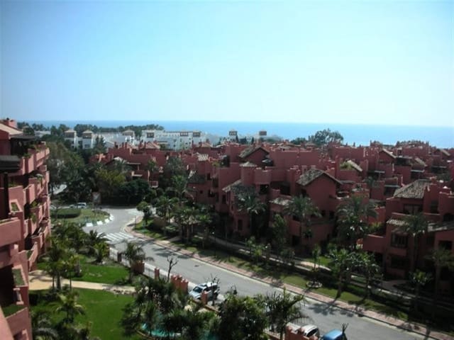 4 bedroom Apartment for sale in Estepona with pool - € 560,000 (Ref: 7555941)