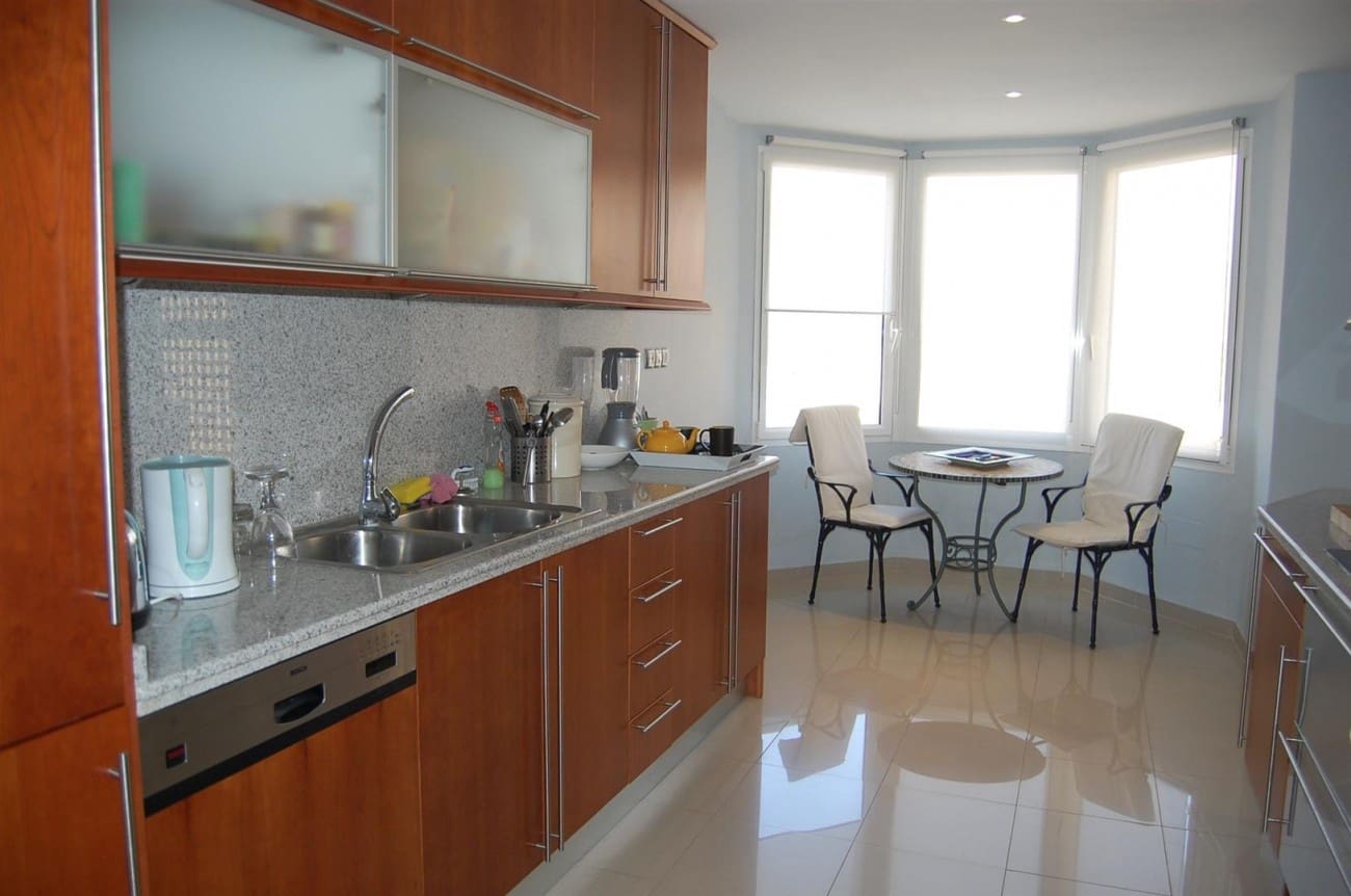 3 bedroom Apartment for sale in Marbella with pool - € 795,000 (Ref: 7558502)