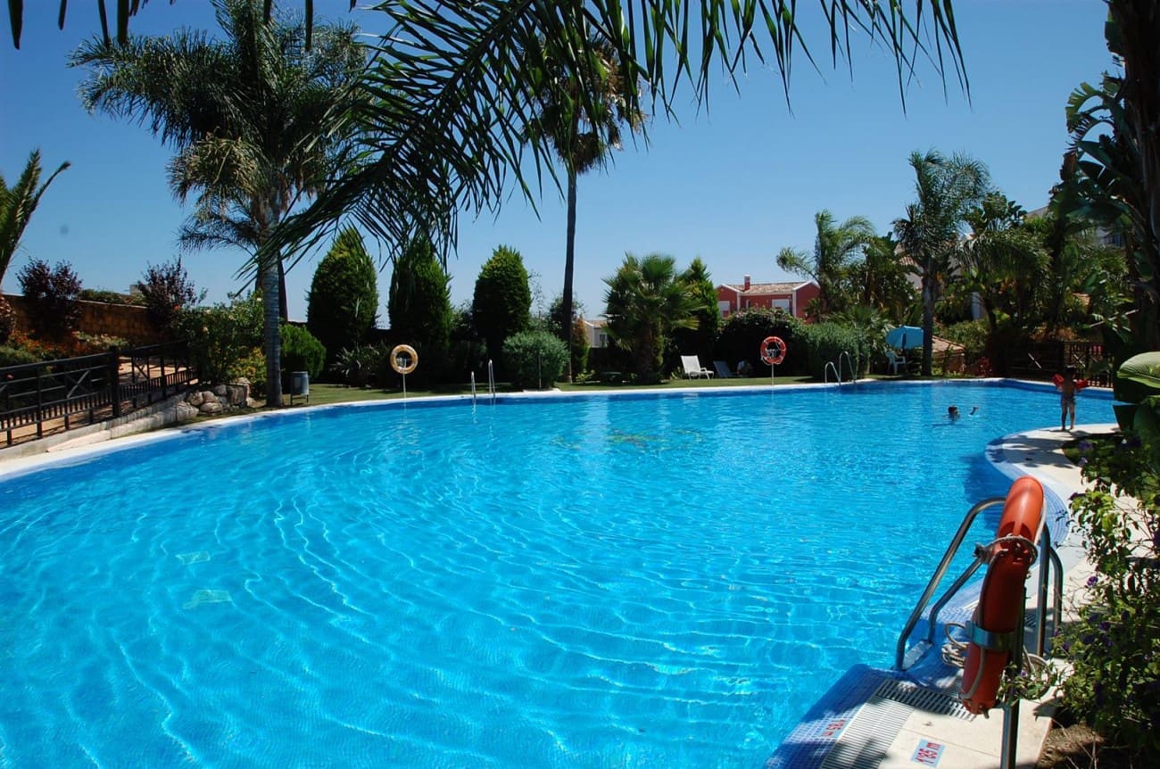 3 bedroom Apartment for sale in Marbella with pool - € 795,000 (Ref: 7558502)