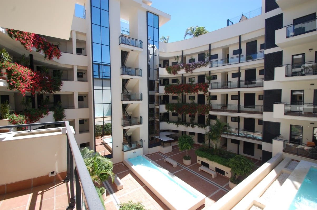 Apartamento de 2 habitaciones en New Golden Mile en venta con piscina - 380.000 € (Ref: 7558504)