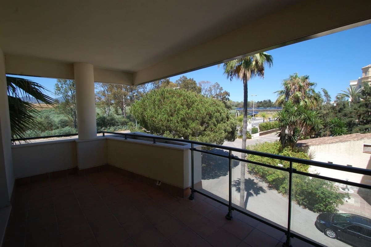 Apartamento de 2 habitaciones en New Golden Mile en venta con piscina - 380.000 € (Ref: 7558504)