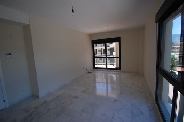 Apartamento de 2 habitaciones en New Golden Mile, Estepona en venta con piscina - 380.000 € (Ref: 7558504)