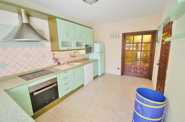 Chalet de 5 habitaciones en Marbella en venta con piscina - 1.930.000 € (Ref: 7558506)
