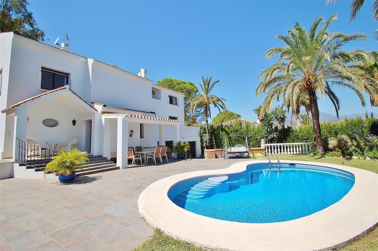 Chalet de 5 habitaciones en Marbella en venta con piscina - 1.930.000 € (Ref: 7558506)