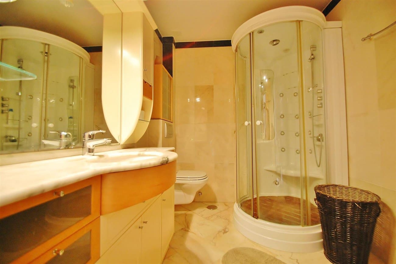 Chalet de 5 habitaciones en Marbella en venta con piscina - 1.930.000 € (Ref: 7558506)