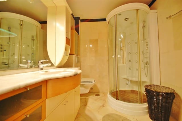 Chalet de 5 habitaciones en Marbella en venta con piscina - 1.930.000 € (Ref: 7558506)