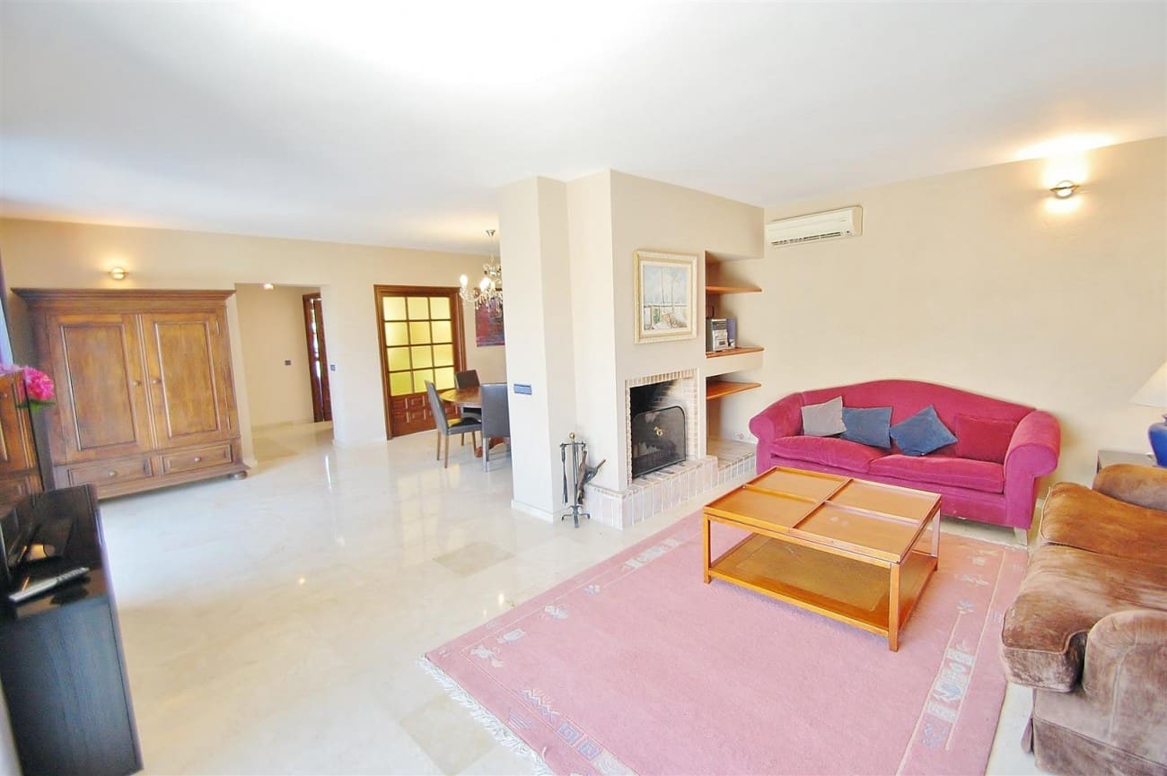 Chalet de 5 habitaciones en Marbella en venta con piscina - 1.930.000 € (Ref: 7558506)