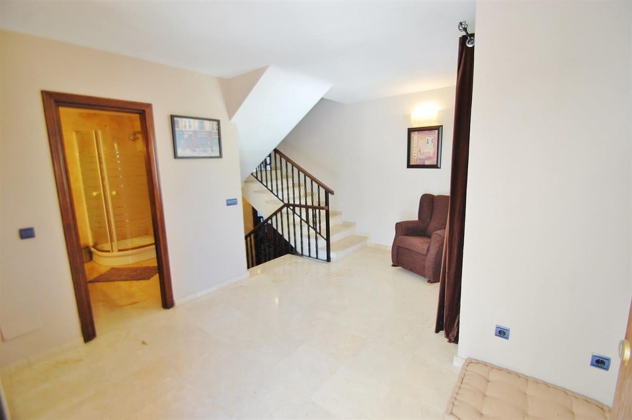 Chalet de 5 habitaciones en Marbella en venta con piscina - 1.930.000 € (Ref: 7558506)