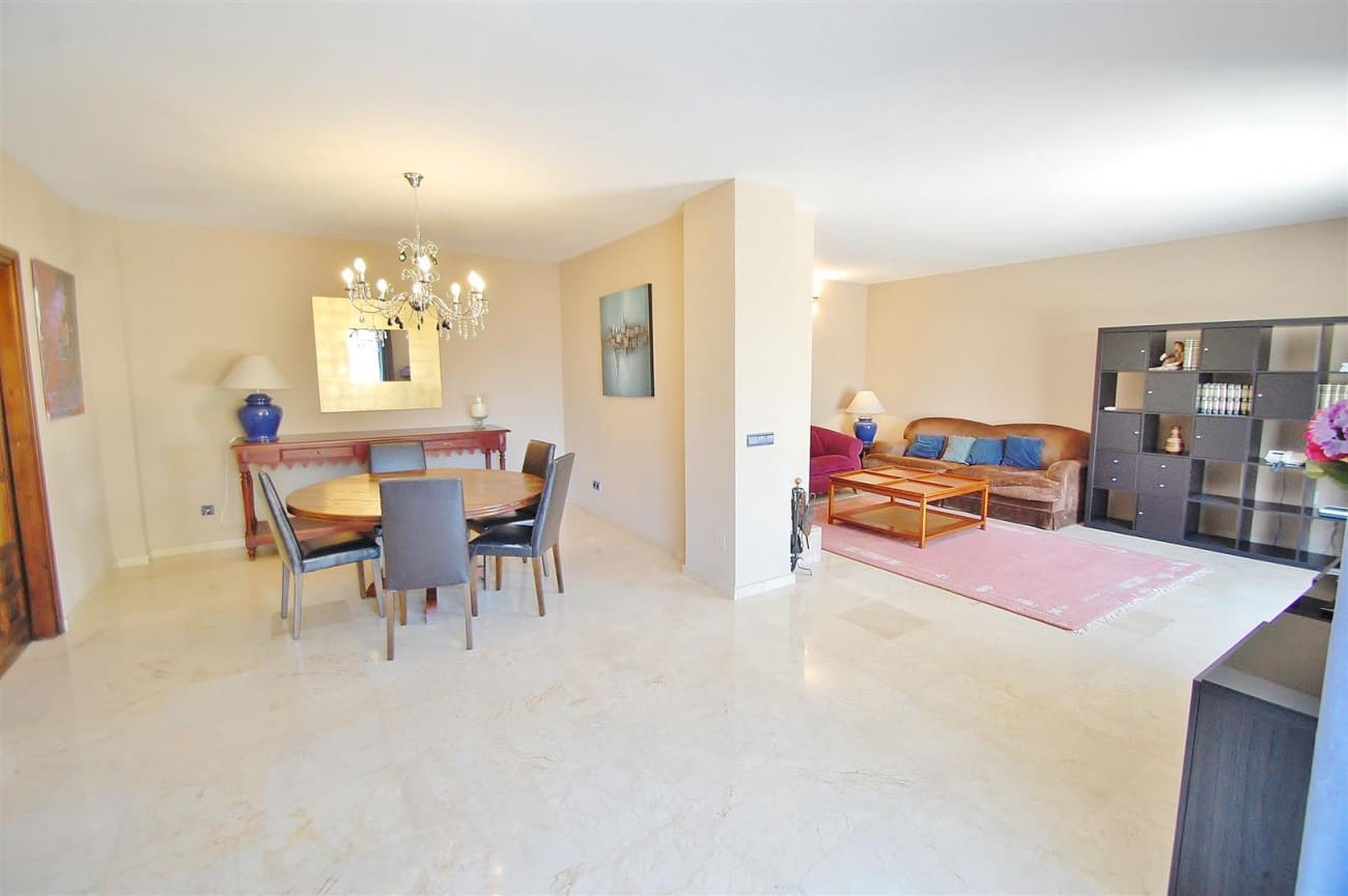 Chalet de 5 habitaciones en Marbella en venta con piscina - 1.930.000 € (Ref: 7558506)