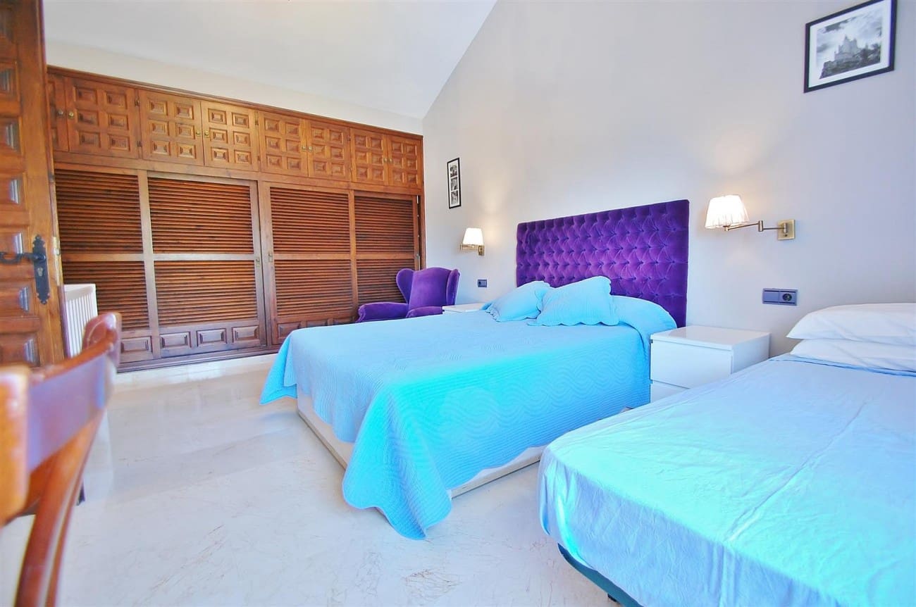 Chalet de 5 habitaciones en Marbella en venta con piscina - 1.930.000 € (Ref: 7558506)