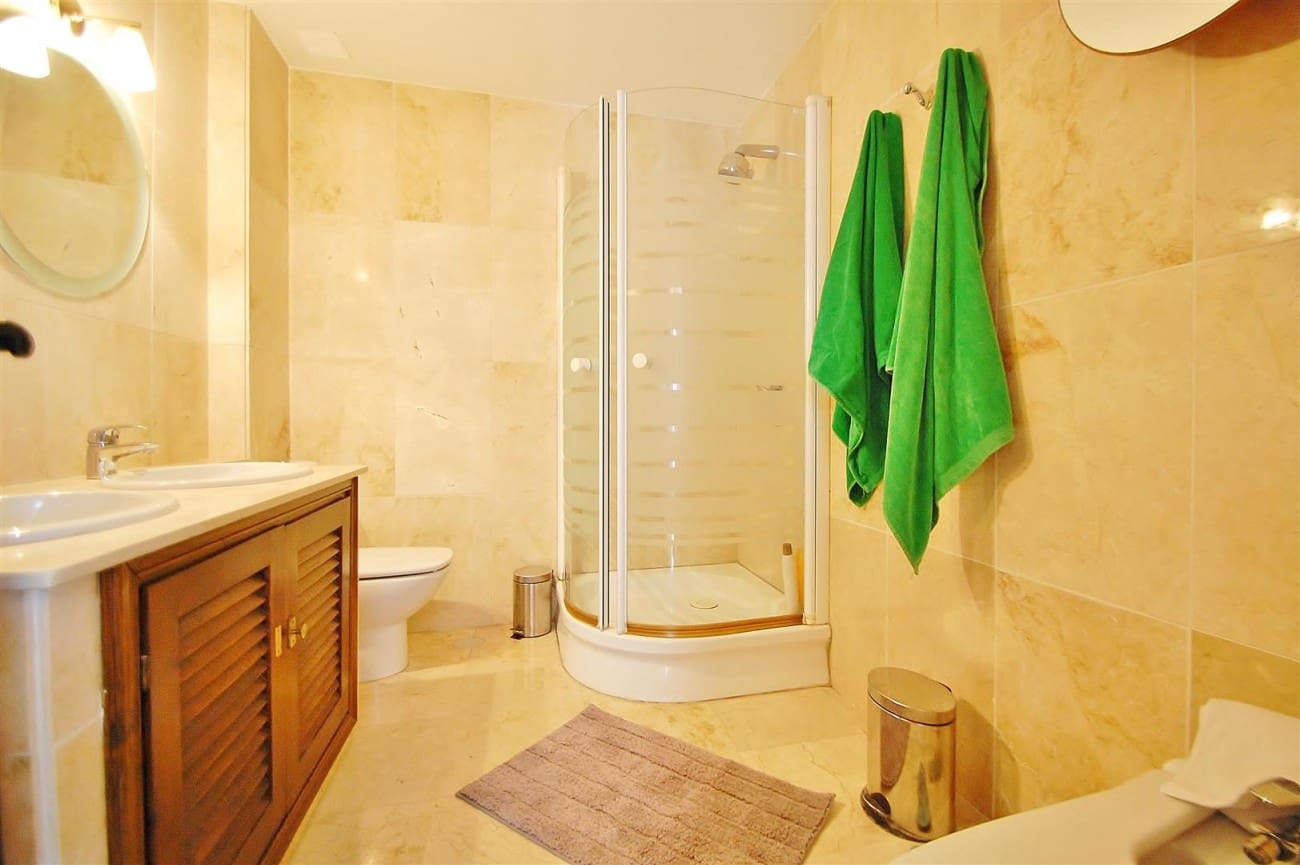 Chalet de 5 habitaciones en Marbella en venta con piscina - 1.930.000 € (Ref: 7558506)