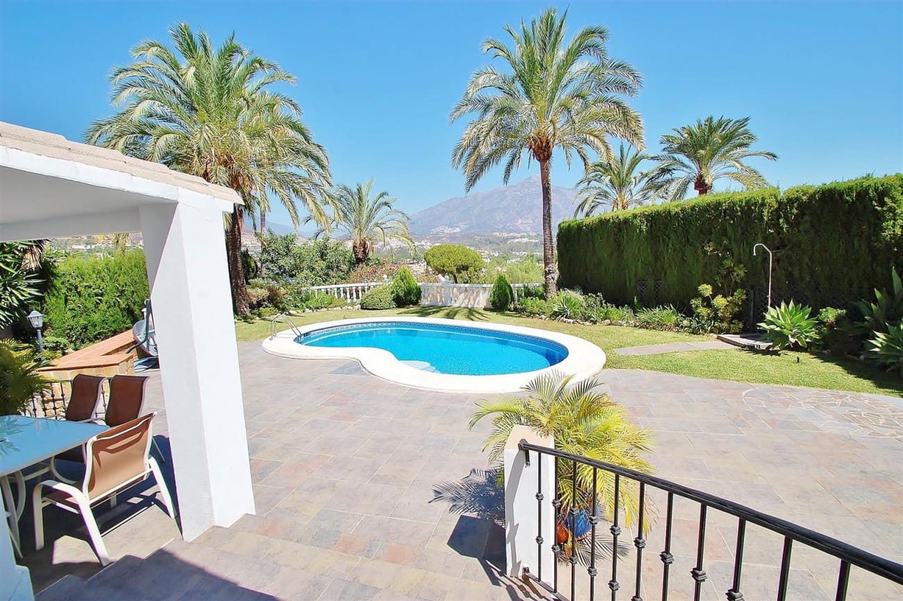Chalet de 5 habitaciones en Marbella en venta con piscina - 1.930.000 € (Ref: 7558506)