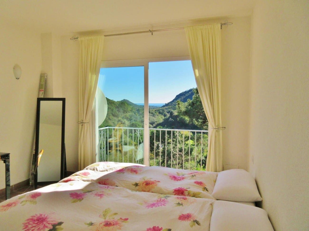 5 bedroom Villa for sale in Estepona with pool - € 2,950,000 (Ref: 7558507)