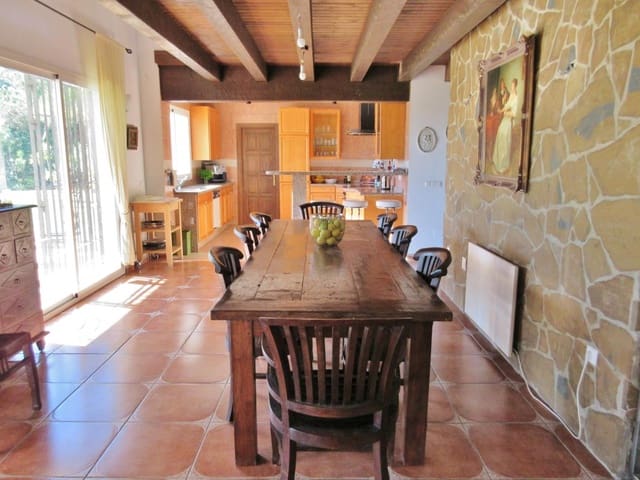 5 bedroom Villa for sale in Estepona with pool - € 2,950,000 (Ref: 7558507)