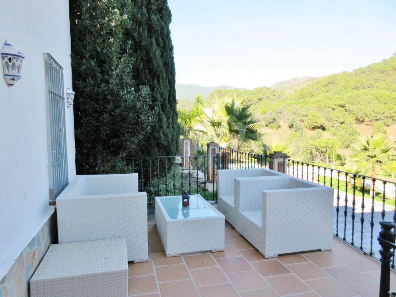 5 bedroom Villa for sale in Estepona with pool - € 2,950,000 (Ref: 7558507)