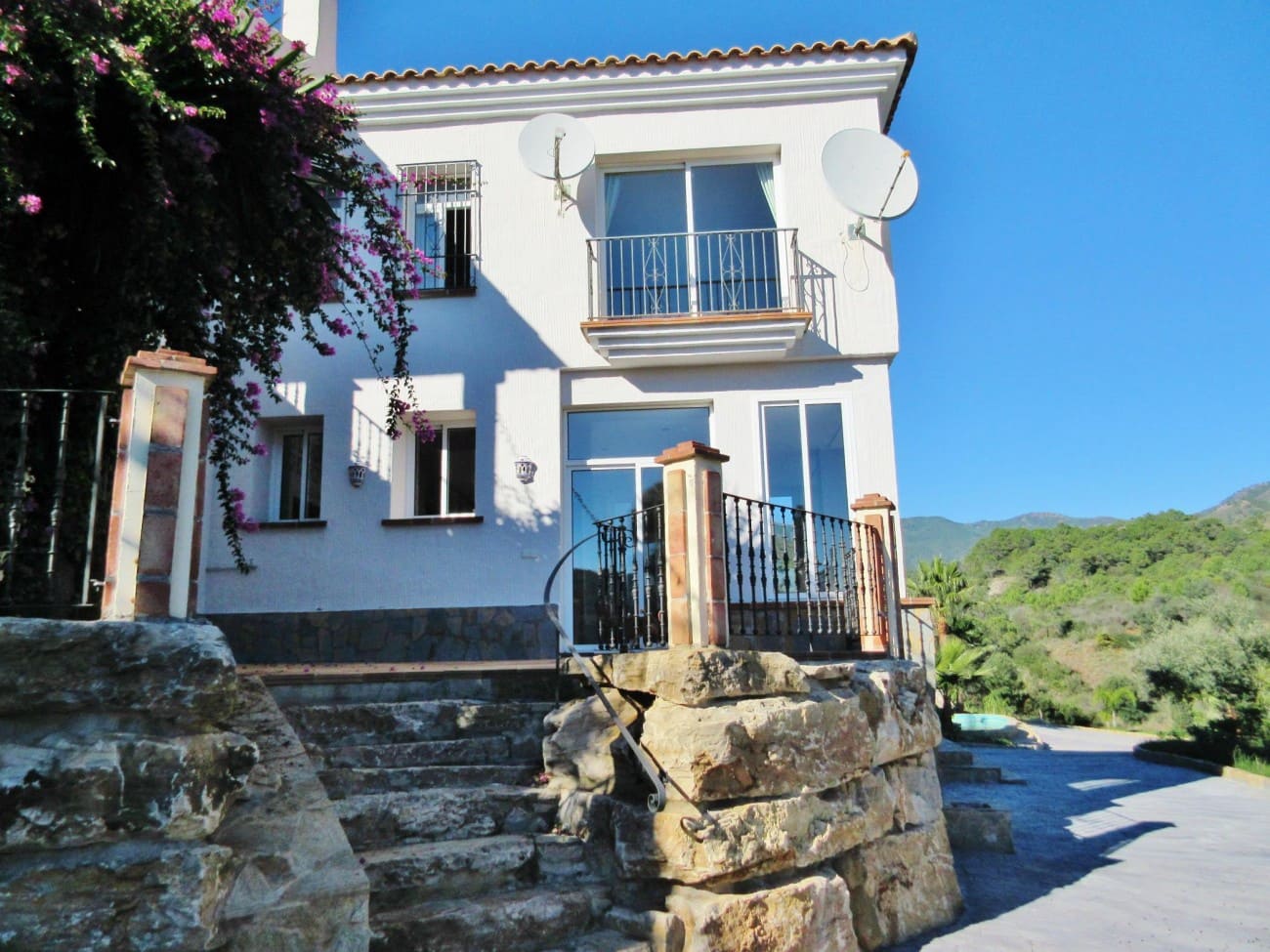 5 bedroom Villa for sale in Estepona with pool - € 2,950,000 (Ref: 7558507)